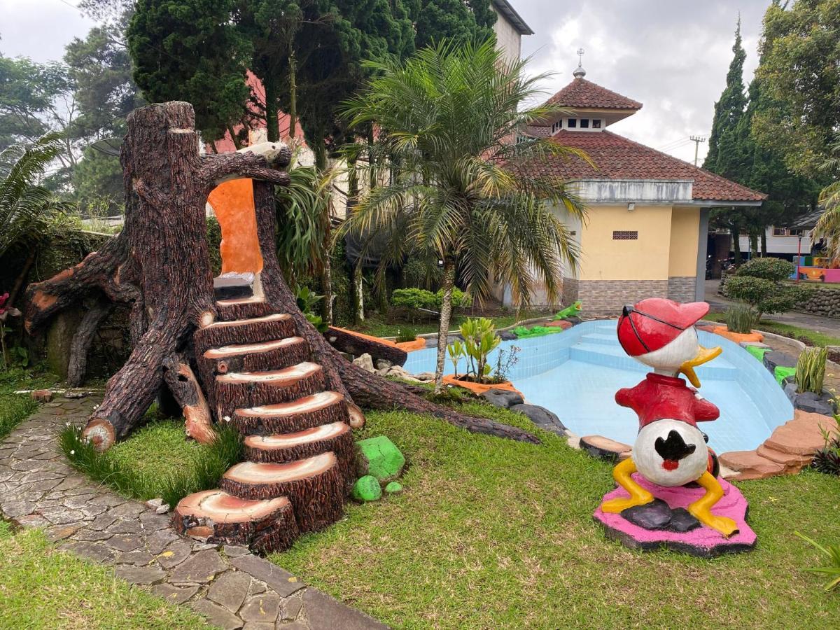 Hotel Puspa Sari シアター エクステリア 写真