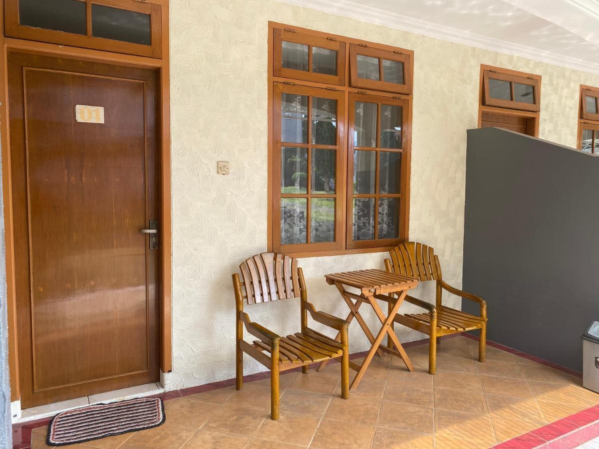 Hotel Puspa Sari シアター エクステリア 写真
