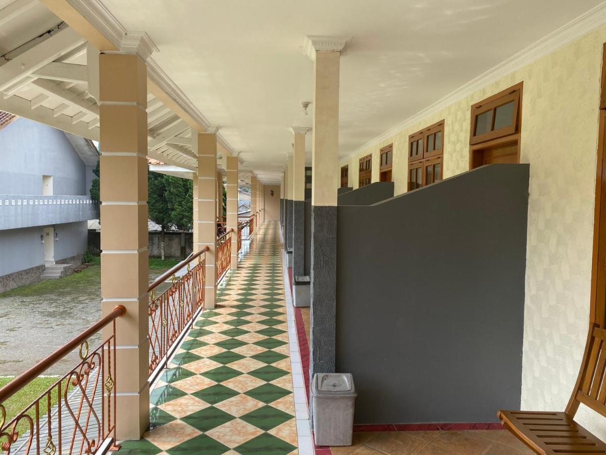 Hotel Puspa Sari シアター エクステリア 写真