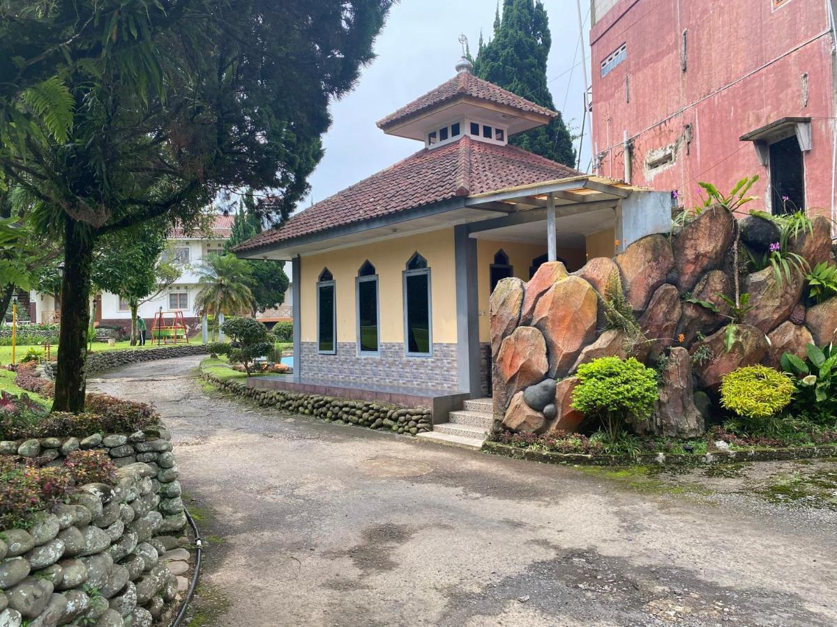 Hotel Puspa Sari シアター エクステリア 写真